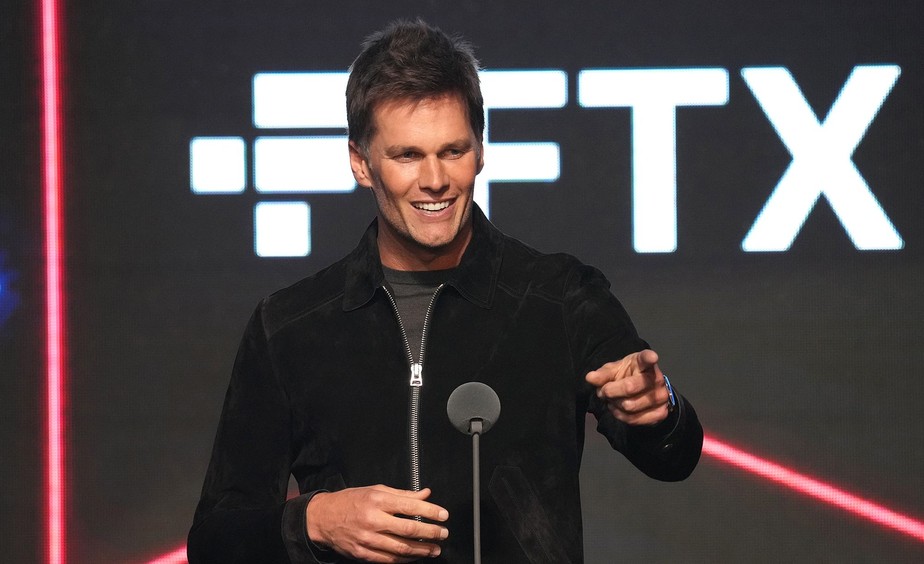 Aposentado na NFL, Tom Brady terá salário ainda maior como comentarista de TV do que em todas as temporadas em que atuou como jogador