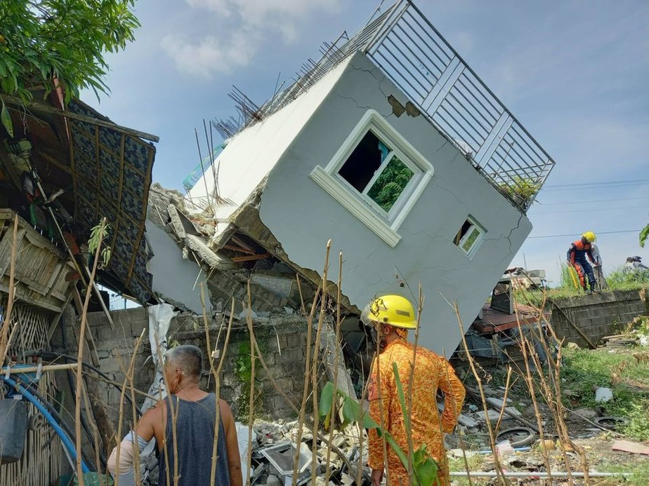 Imagens encontradas nas redes dos estragos causados pelo terremoto em Filipinas nesta quarta-feira