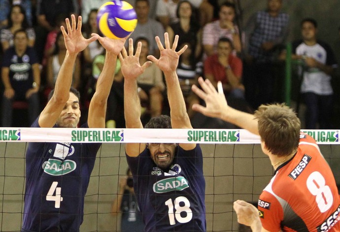 Instável Sesi-SP pega invicto Cruzeiro em reedição da final da Superliga