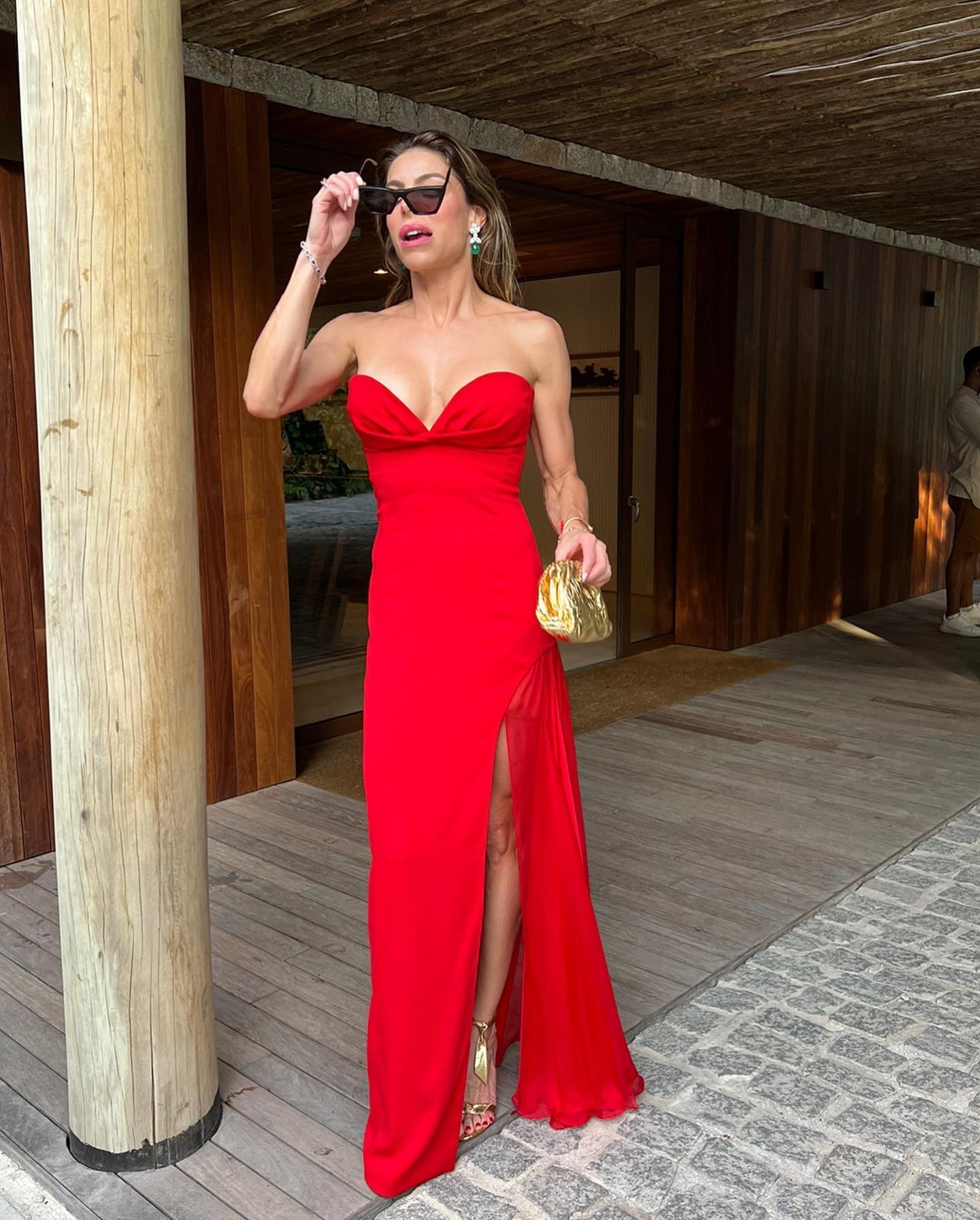 Daniella Cicarelli surge de vestido vermelho (Foto: reprodução/ Instagram)