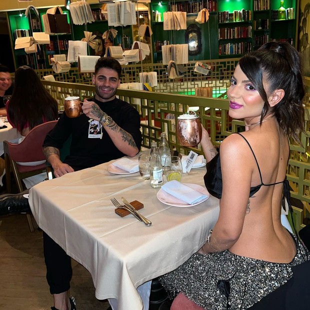 Hariany Almeida e o namorado, DJ Netto (Foto: Reprodução/Instagram)