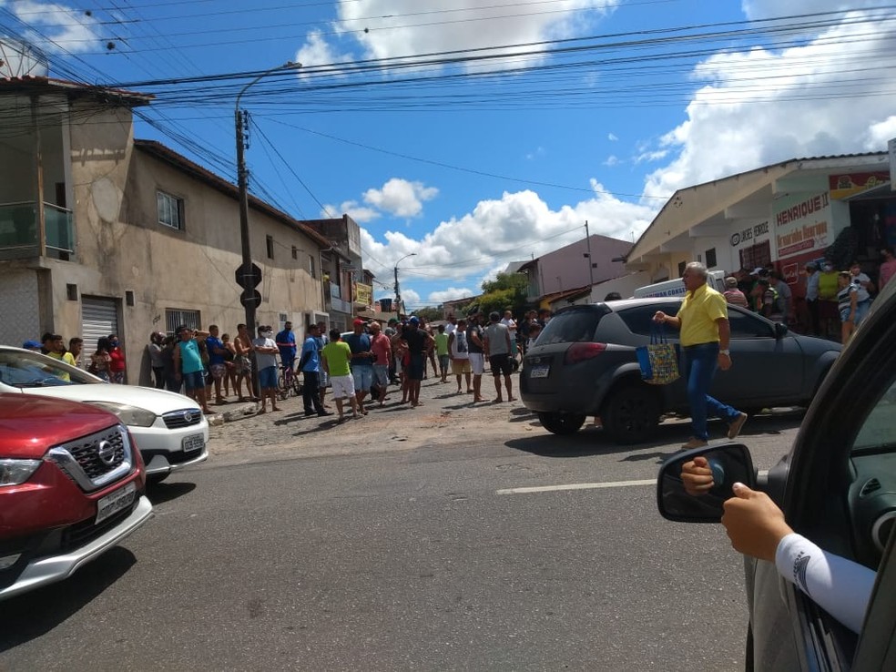 Homem morre no dia do anivers�rio ap�s ser atingido por carro, em Campina Grande, na Para�ba � Foto: Iara Alves/G1 Para�ba