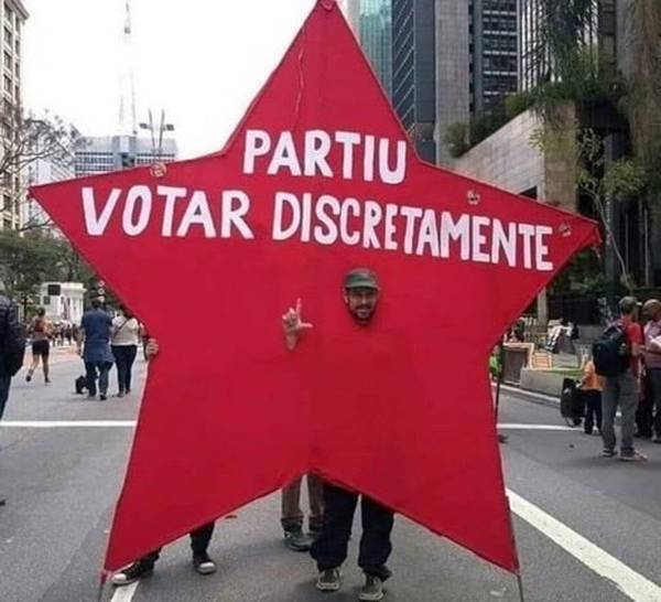 Eleitor posta foto com estrela gigante em manifestação pró-Lula