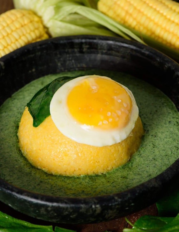 Cuscuz com ovo e creme de espinafre da chef Malu Mello (Foto: Divulgação)