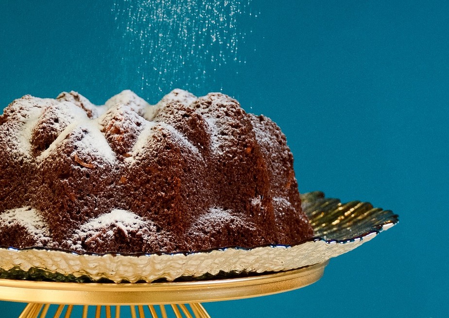 Com uma forma especial, o bolo com mel e especiarias fica a cara do Natal