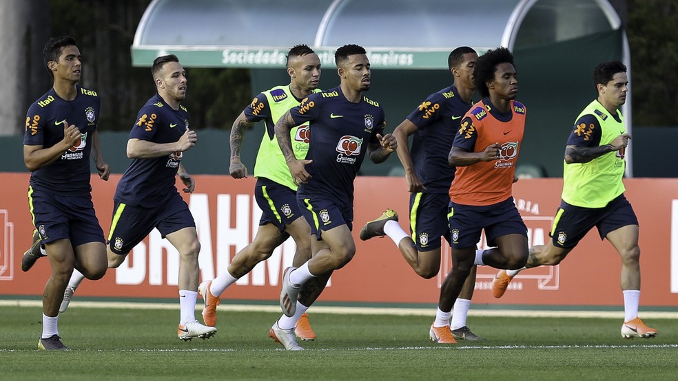 Facundo (esquerda), da base do São Paulo, completou treinos da Seleção no Palmeiras — Foto: Fabio Menotti/Ag Palmeiras/Divulgação