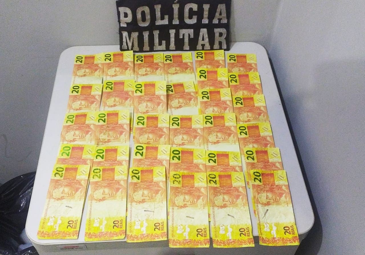 Dois adolescentes são apreendidos com notas falsas escondidas nas roupas íntimas em MT