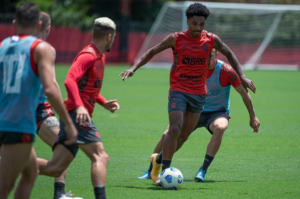 Caso Rodrigo Caio redobra atenção, e Flamengo tem monitoramento de jogadores