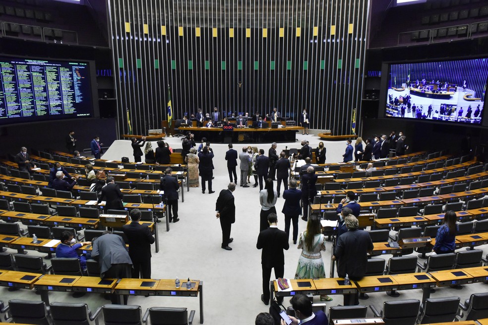 Deputados no plenário da Câmara durante sessão deliberativa em 22 de fevereiro — Foto: Zeca Ribeiro / Câmara dos Deputados