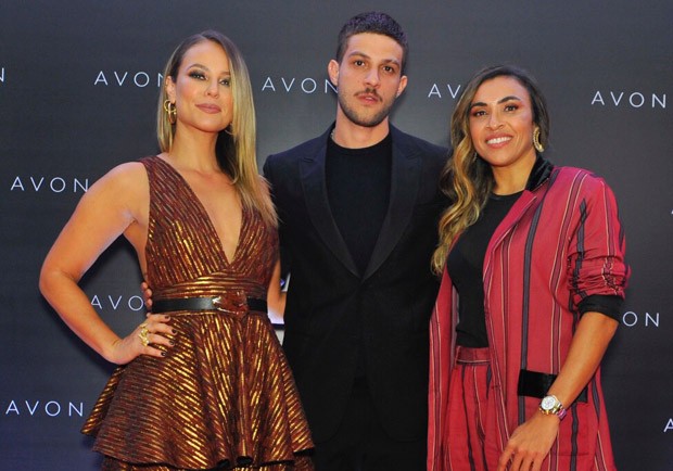 Paolla Oliveira, Chay Suede e Marta  (Foto: Samuel Chaves/Brazil News)