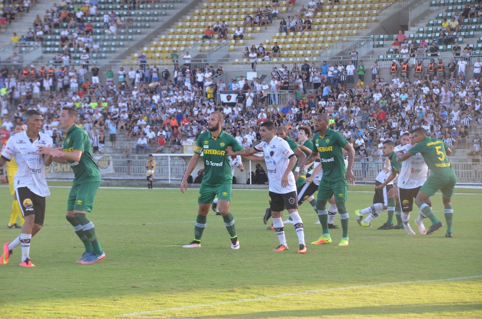 Dico no jogo contra o Cuiabá, pela Série C (Foto: Hévilla Wanderley / GloboEsporte.com/pb)