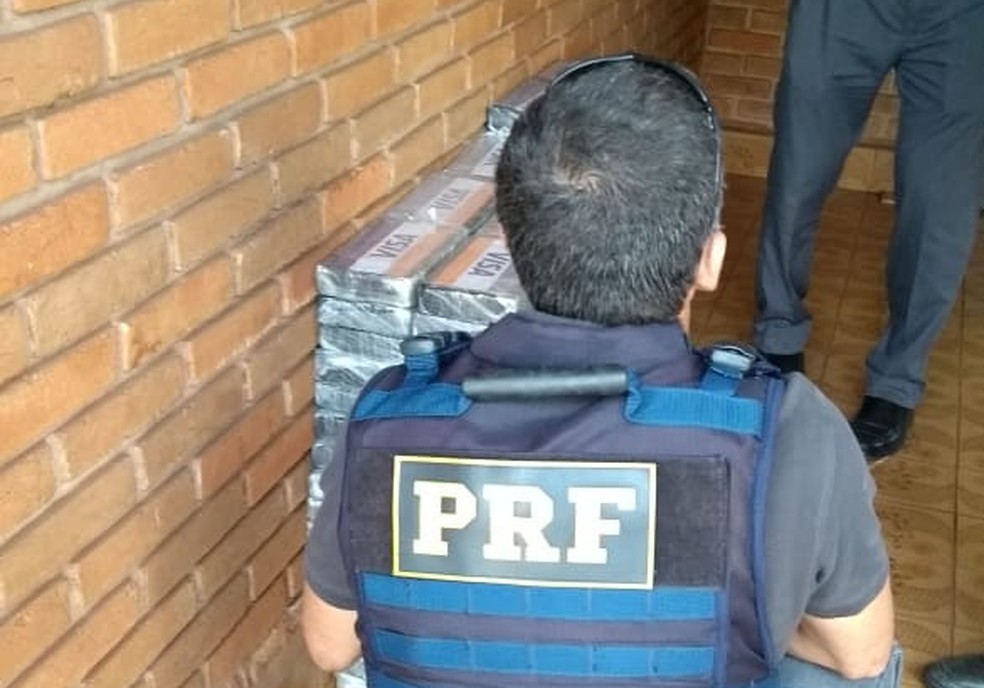 Droga apreendida na caminhonete veio da fronteira com o Paraguai e estava sendo levada para Ourinhos — Foto: Diogo Nolasco/TV TEM