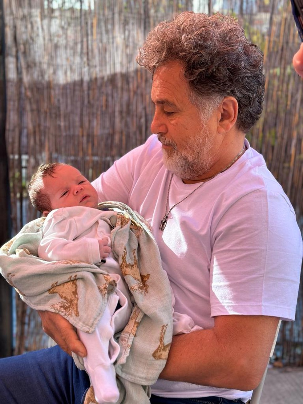 Marcos com o neto mais novo, Arthur — Foto: Divulgação