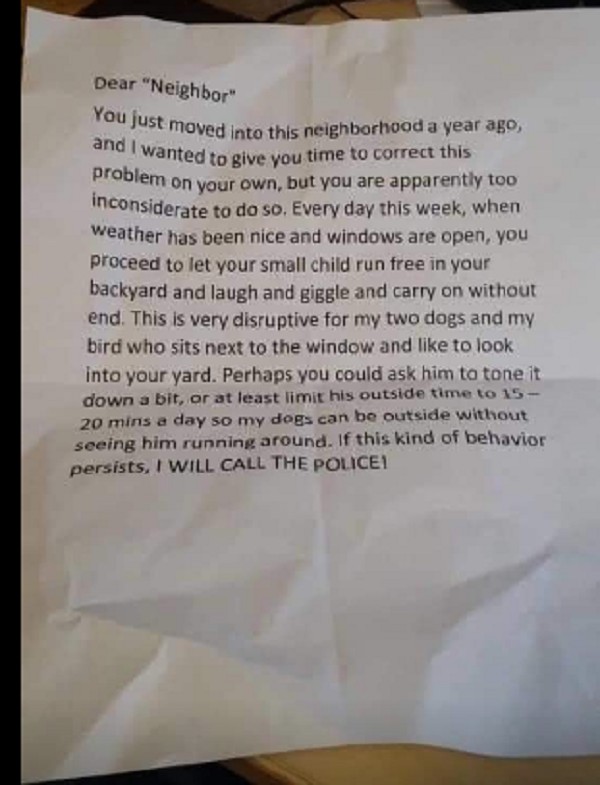 Homem reclama que risada do filho de vizinha atrapalha seus pets  (Foto: Reprodução: Twitter)