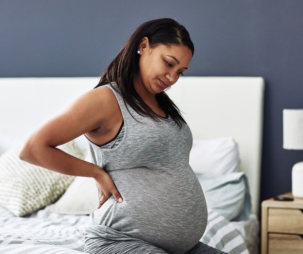 Dor muscular na gravidez pode estar relacionada à nutrição? (Foto: Getty Images)