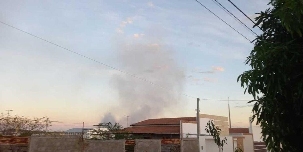 Fumaça foi vista de outras regiões da cidade de Caicó — Foto: Redes Sociais