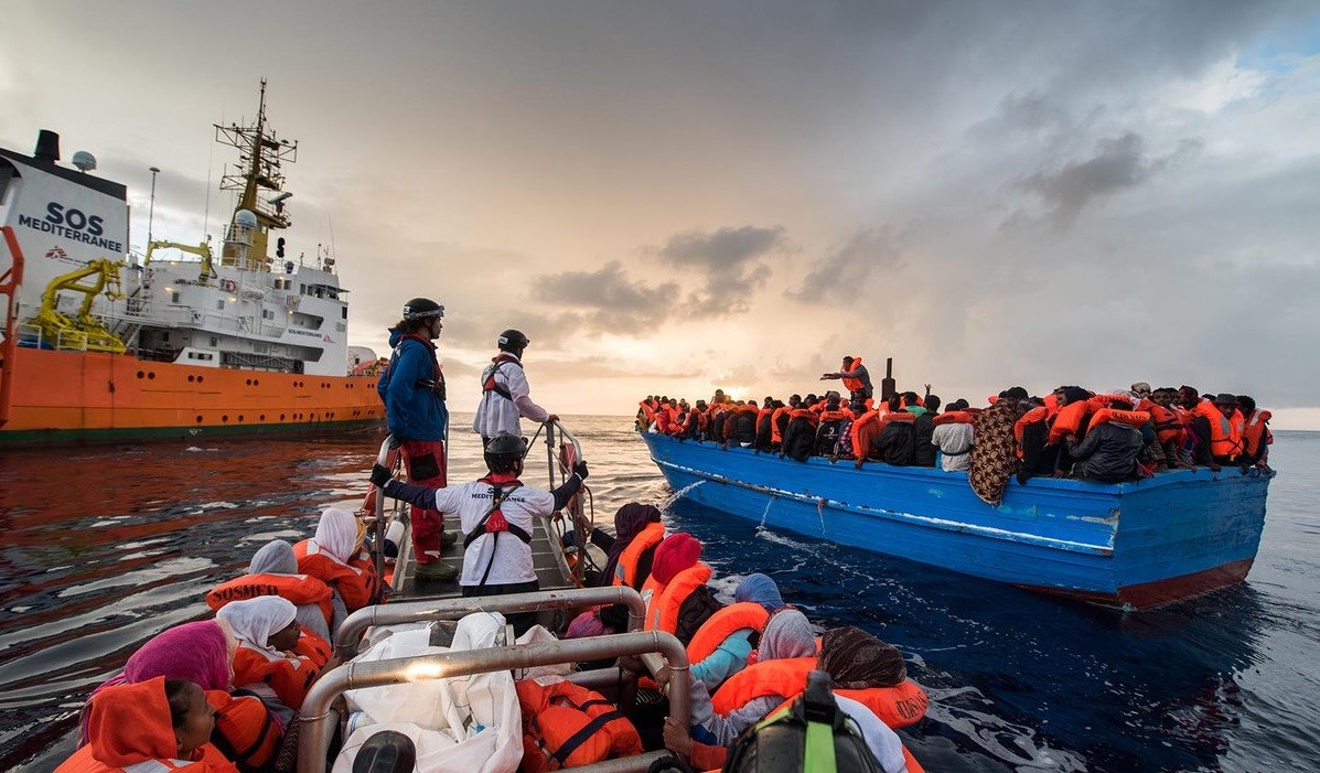 Navio com refugiados (Foto: Reprodução)