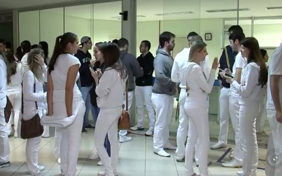 Alunos de odontologia da Unesp suspendem atendimentos à ...