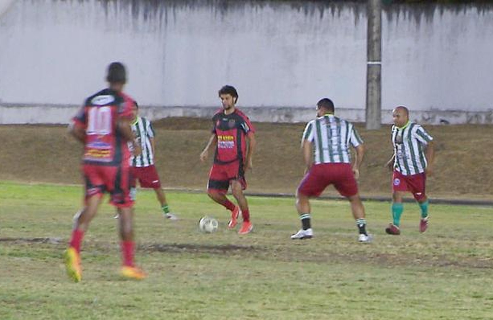 Victor Ferraz realiza jogo beneficente em João Pessoa e é tietado por torcedores; lateral faz projeção no Imortal em 2020