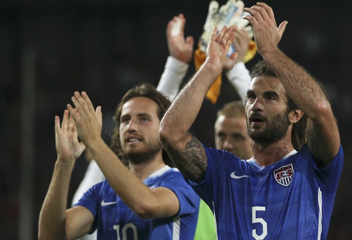 Diskerud e Beckerman comemoram vitória americana contra a Alemanha (Foto: Reuters)