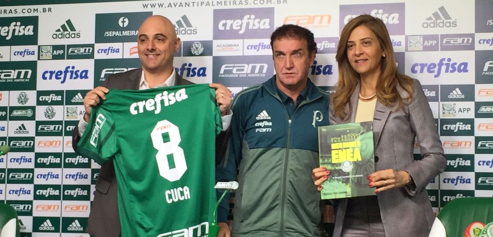 Mauricio Galiotte, presidente do Palmeiras, técnico Cuca e Leila Pereira, patrocinadora do clube (Foto: Tossiro Neto)