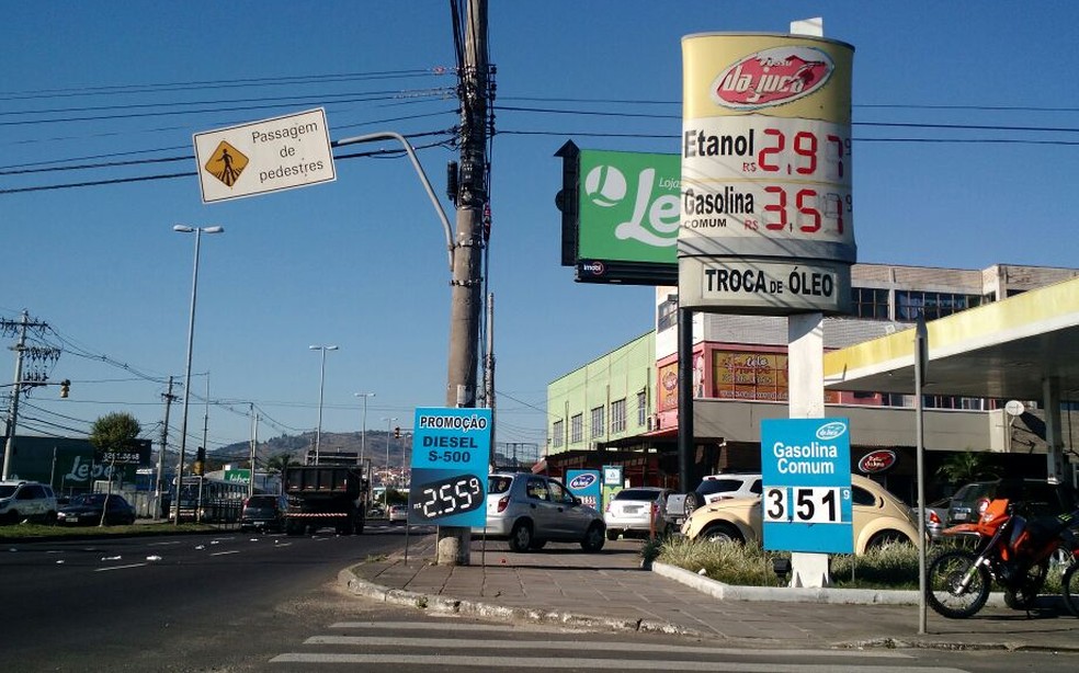 Posto na Avenida Juca Batista tem gasolina a R$ 3,51 (Foto: Lucas Bubols/G1)