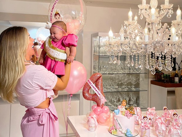 Liz, filha de Léo Santana e Lore Improta, ganha festa de 4 meses (Foto: Reprodução/Instagram)