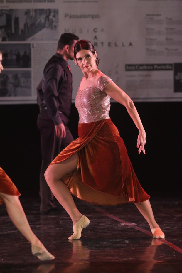 Fátima Bernrdes em sua apresentação de dança (Foto: Wallace Barbosa e Daniel Pinheiro/AgNews)