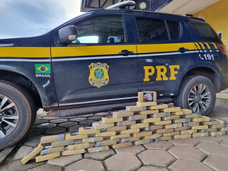 Polícia Rodoviária apreende 63 kg de pasta base de cocaína na BR-226