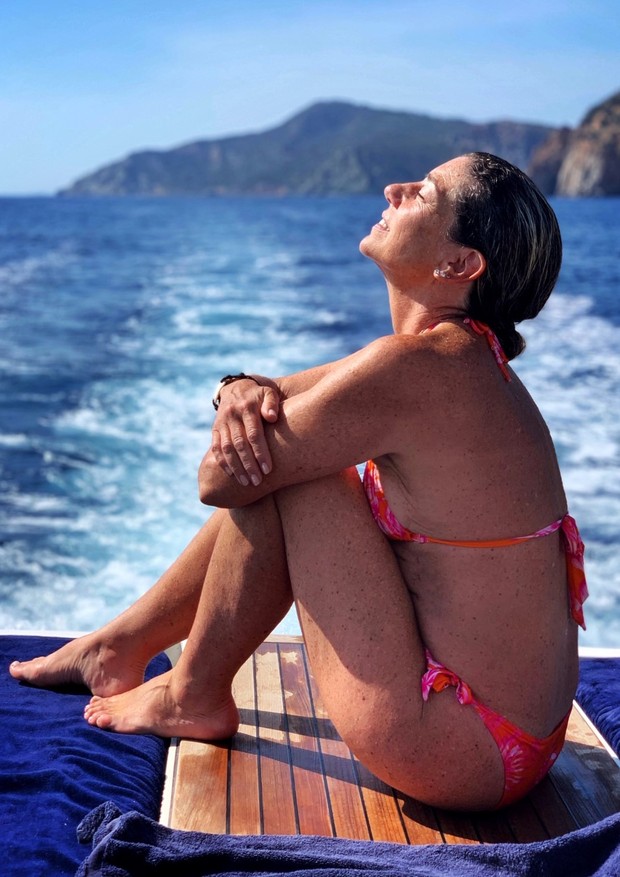 Consuelo Blocker em praia na Itália (Foto: Arquivo pessoal)