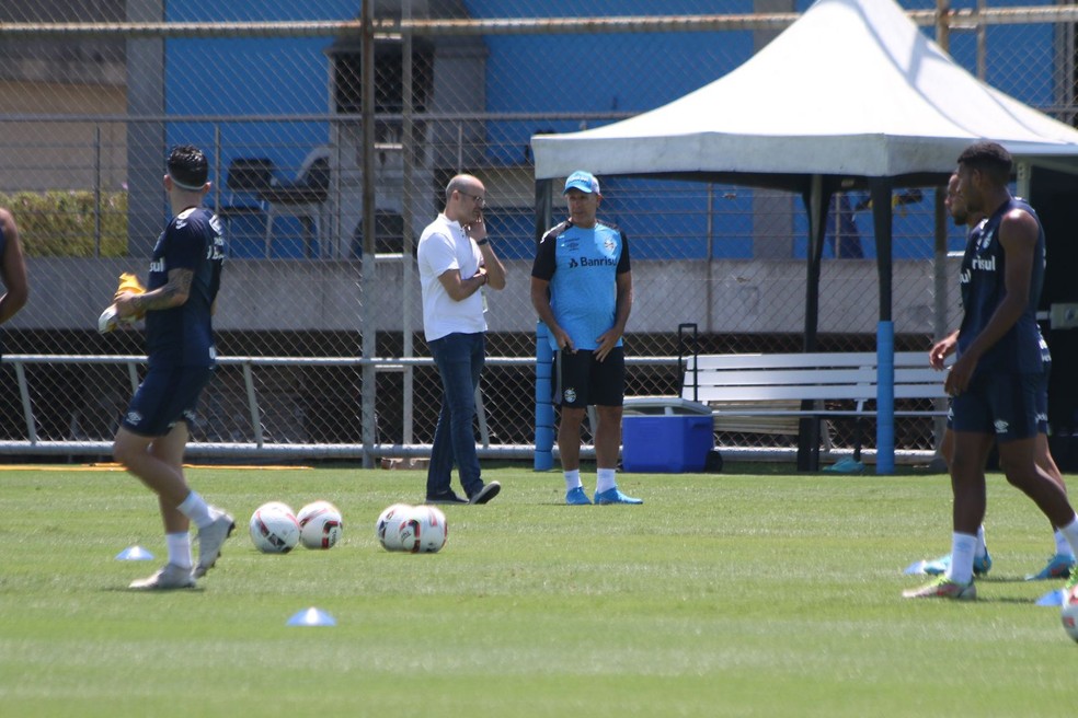 Treino do Grêmio: ainda sem Lucas Leiva, time intensifica trabalhos com bola
