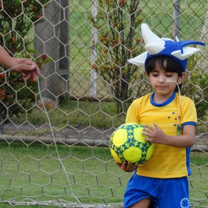 Campanha para ajudar Matheus supera a rivalidade em Minas