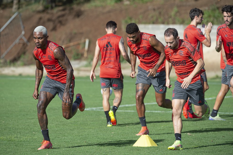 Jogadores do Flamengo em treino do CT da Água Amarela, da Chapecoense — Foto: Alexandre Vidal
