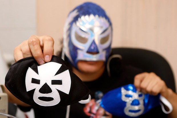 El Hijo del Soberano mostra as suas máscaras faciais contra o coronavírus (Foto: Getty Images)