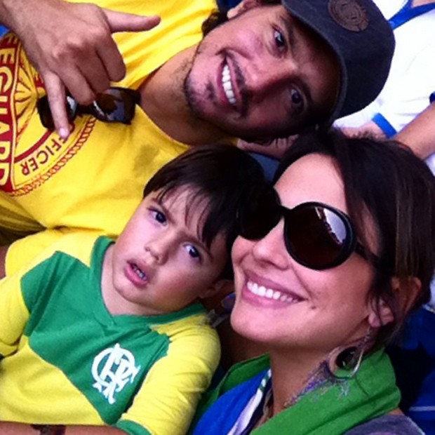 Juliana Knust com a família (Foto: Reprodução / Instagram)