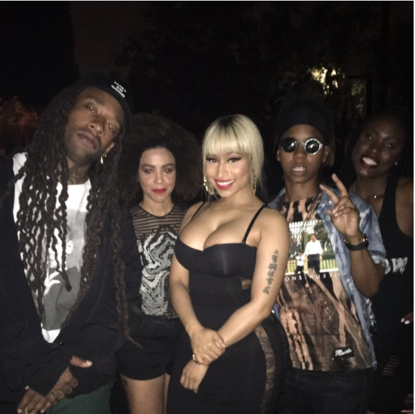 A cantora Nicki Minaj com amigos (Foto: Instagram)