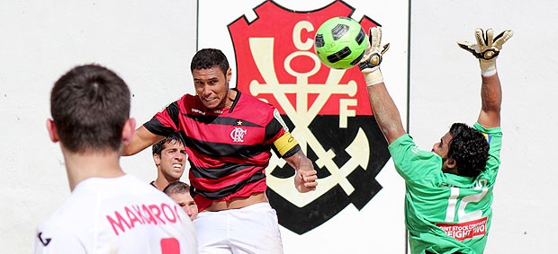 Casé do Flamengo na partida contra Lokomotiv Moscow futebol de areia (Foto: Rodrigo Molina / Divulgação)