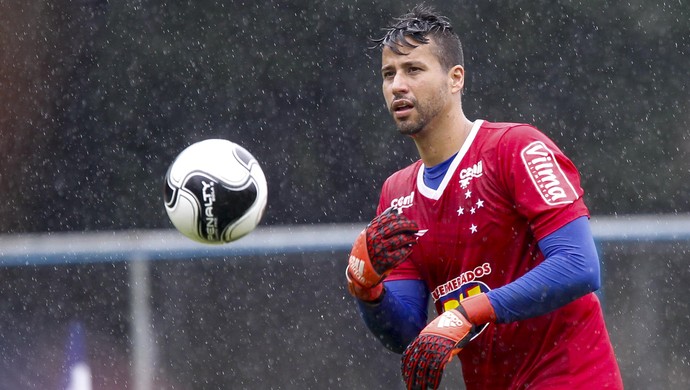 Fábio pede foco nas jogadas de bola parada: Temos que treinar bastante
