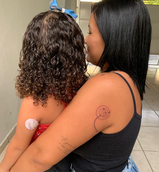 Mãe faz tatuagem em homenagem à filha  (Foto: Arquivo Pessoal )