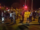 Grupo de moradores faz protesto em Sorocaba