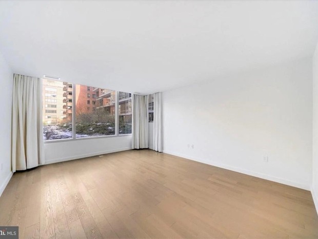 Kamala Harris vende apartamento: quarto master (Foto: Realtor.com)
