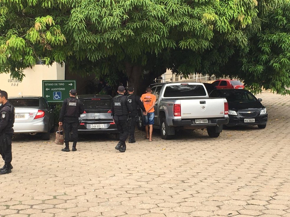 Polícia cumpre mandados no Piauí, Maranhão e São Paulo pela Operação Codinomes.  — Foto: Murilo Lucena/TV Clube