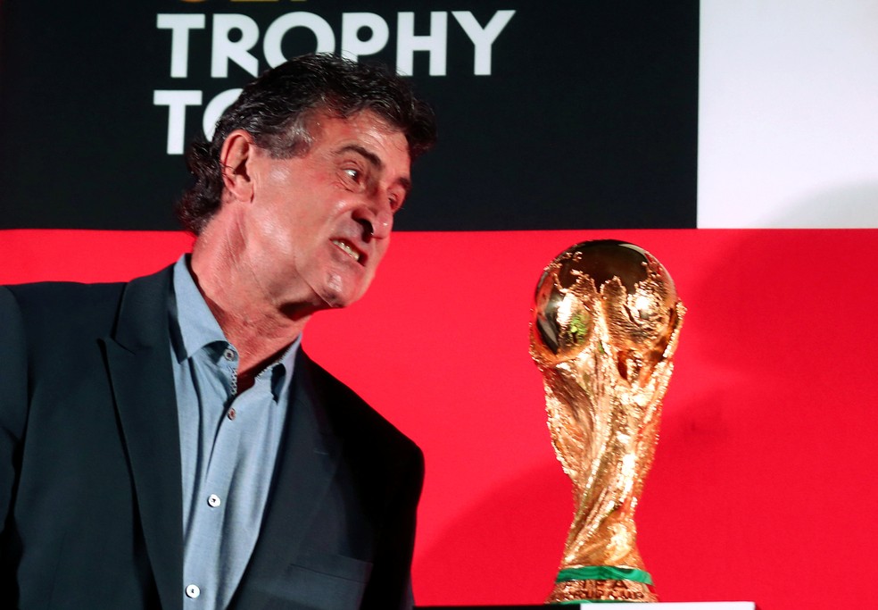Mario Kempes responde críticas de Maradona a Messi: "É ...