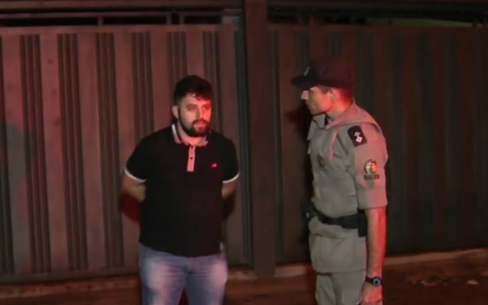 Murillo de Paula foi preso junto com um comparsa, em GoiÃ¢nia, GoiÃ¡s (Foto: TV Anhanguera/ReproduÃ§Ã£o)