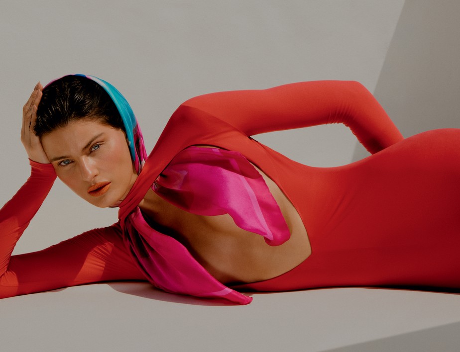 Isabeli Fontana na Vogue Brasil de Janeiro 2023