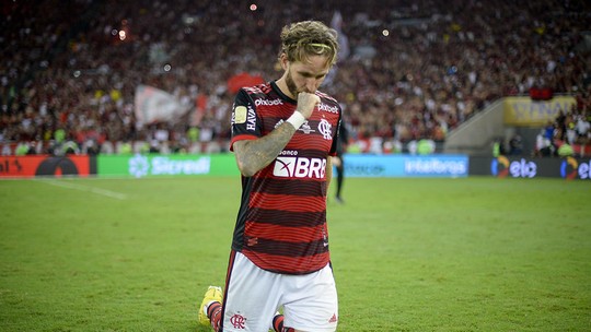 Flamengo renova com Léo Pereira até 2027