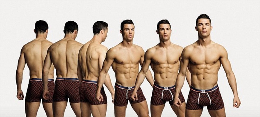 Cristiano Ronaldo posa de cueca e revela o que faria se fosse invisível -  Vogue