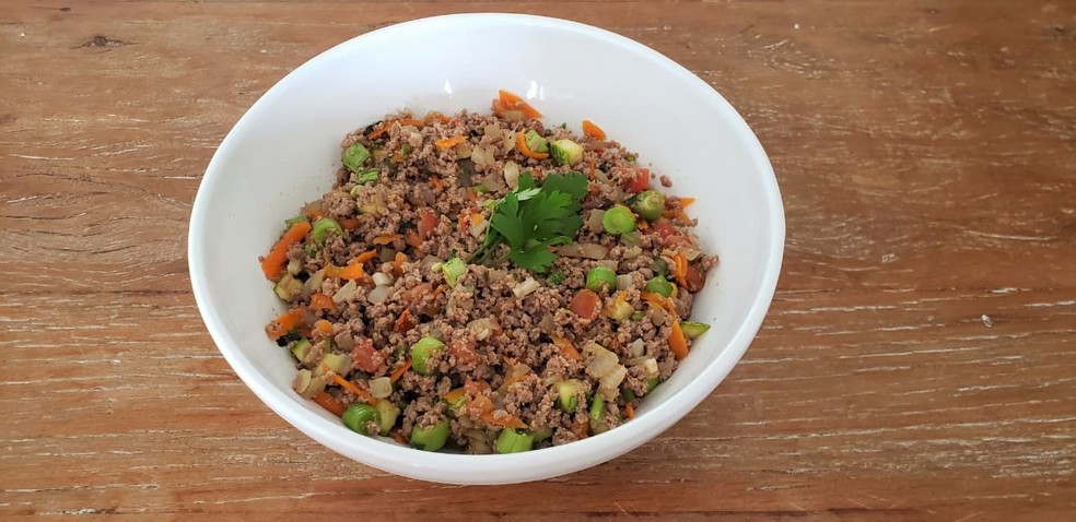 Carne moída refogada com legumes preparada por Harianne Barros, de Santos — Foto: Harianne Barros