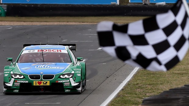 Moto voadora é exibida em circuito de corrida japonês; veja imagens