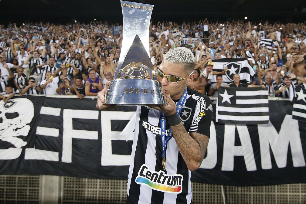 Rafael Navarro foi campeão da Série B com o Botafogo — Foto: Vitor Silva/Botafogo